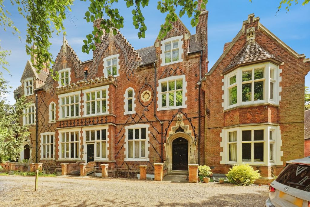 3 bed flat for saleNew Dover Road, Canterbury, Kent CT1