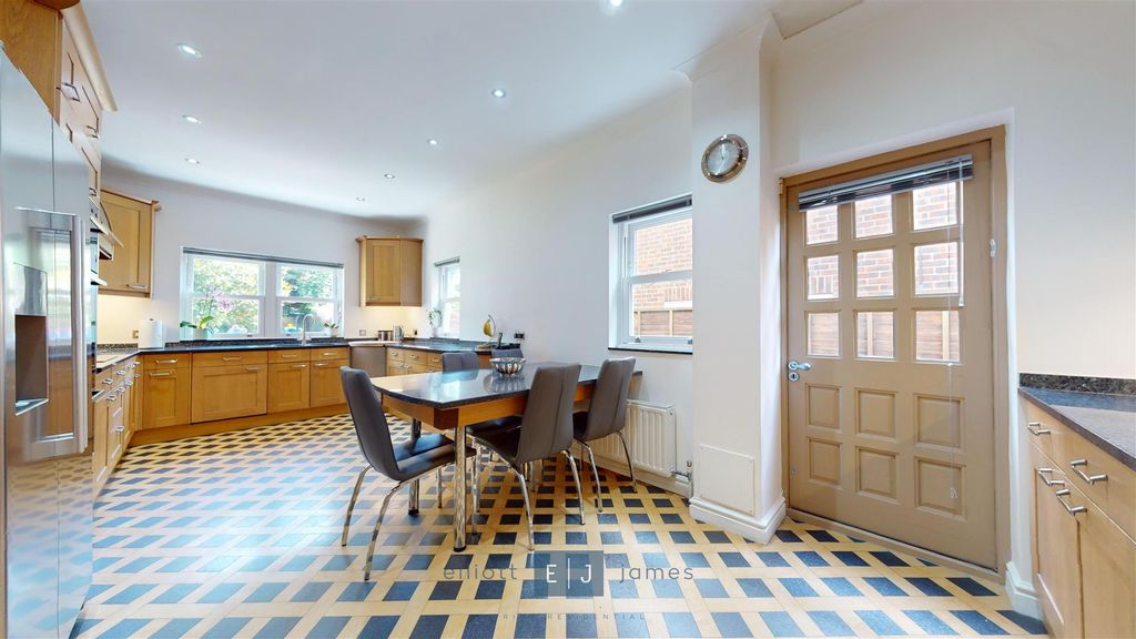 Additional image 6 of 5 bed detached house for saleMeadow Way, Chigwell IG7
