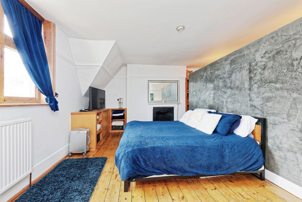 Additional image 3 of 3 bed flat for saleNew Dover Road, Canterbury, Kent CT1