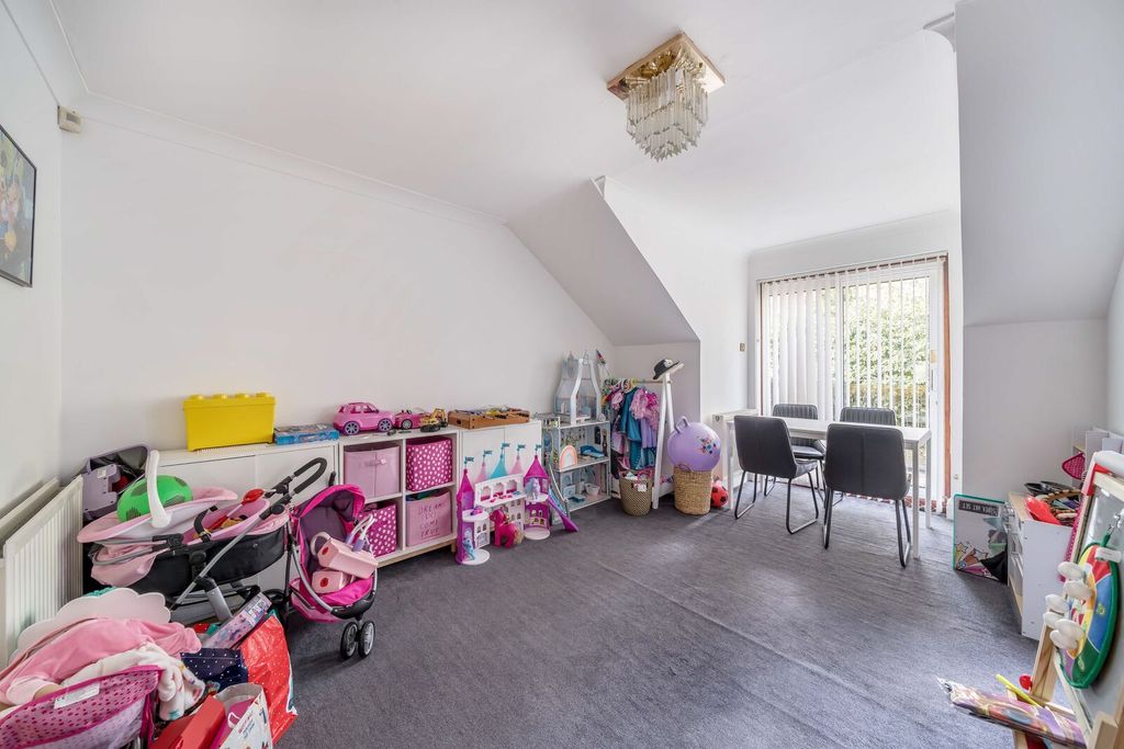 Additional image 18 of 3 bed flat for saleHeathbourne Road, Bushey WD23