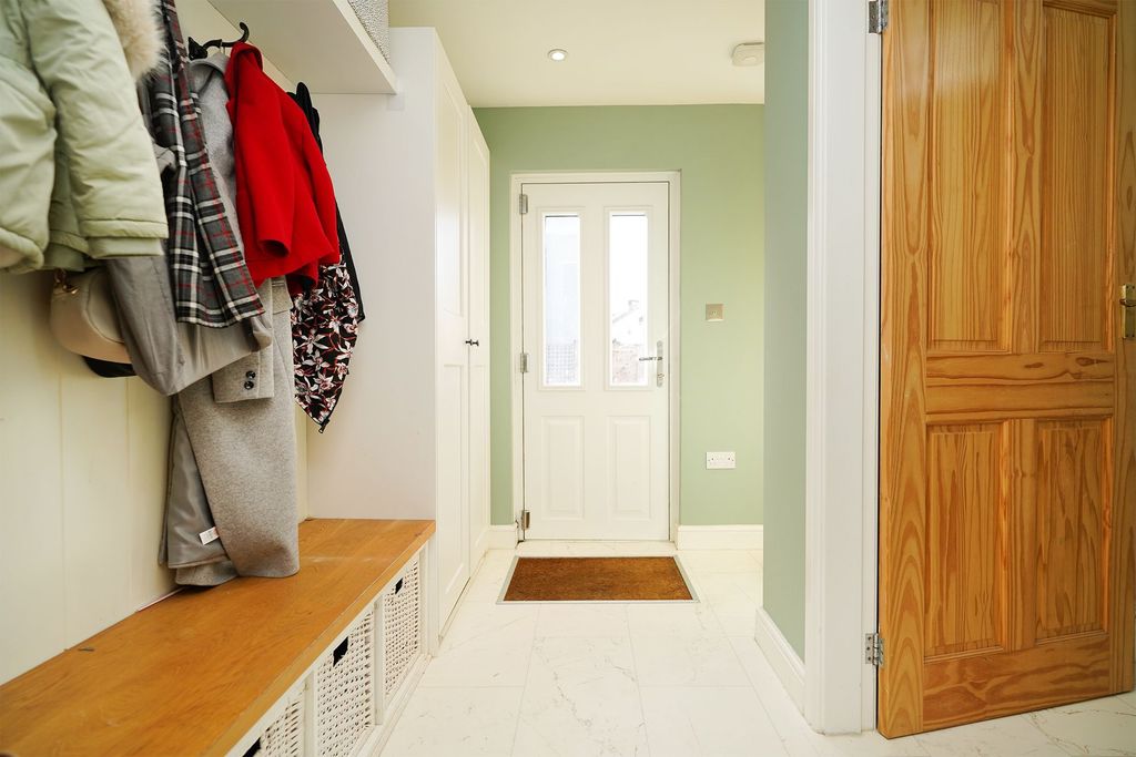 Additional image 25 of 6 bed semi-detached house for saleNewbold Road, Chesterfield S41