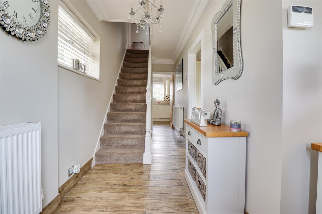 Additional image 3 of 4 bed detached house for saleBarbara Avenue, Canvey Island SS8