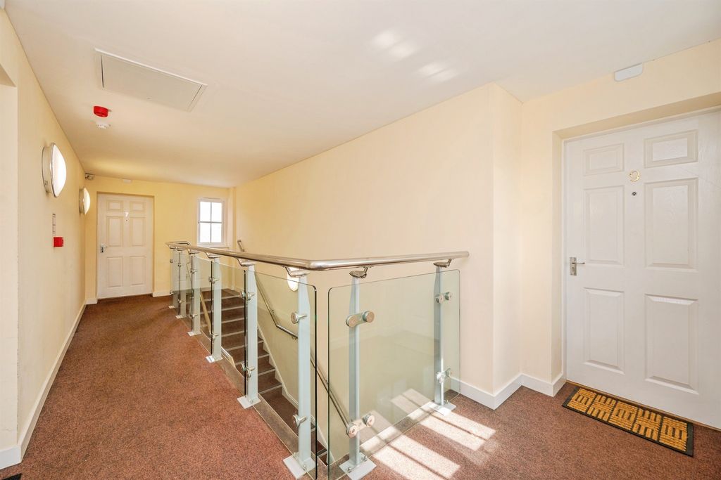 Additional image 16 of 2 bed flat for saleBurwaye Close, Lichfield WS13