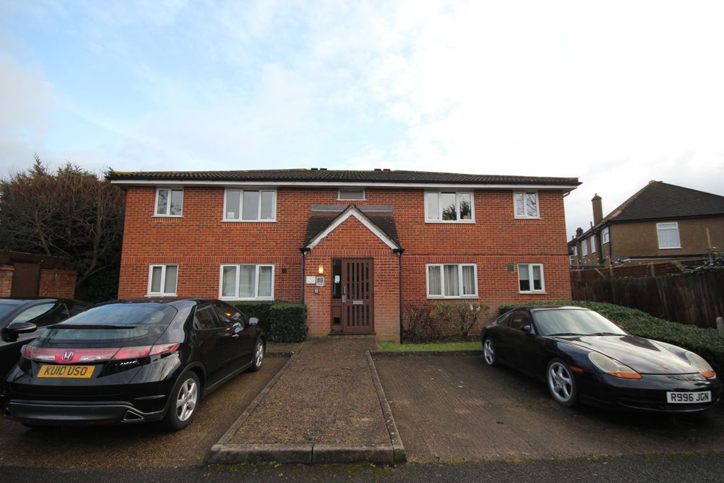 1 bed flat for saleRanyard Close, Chessington KT9