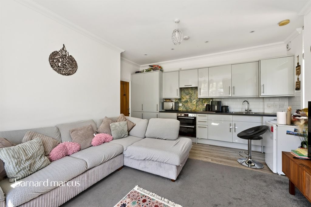 Additional image 4 of 2 bed flat for saleHoneywood Walk, Carshalton SM5