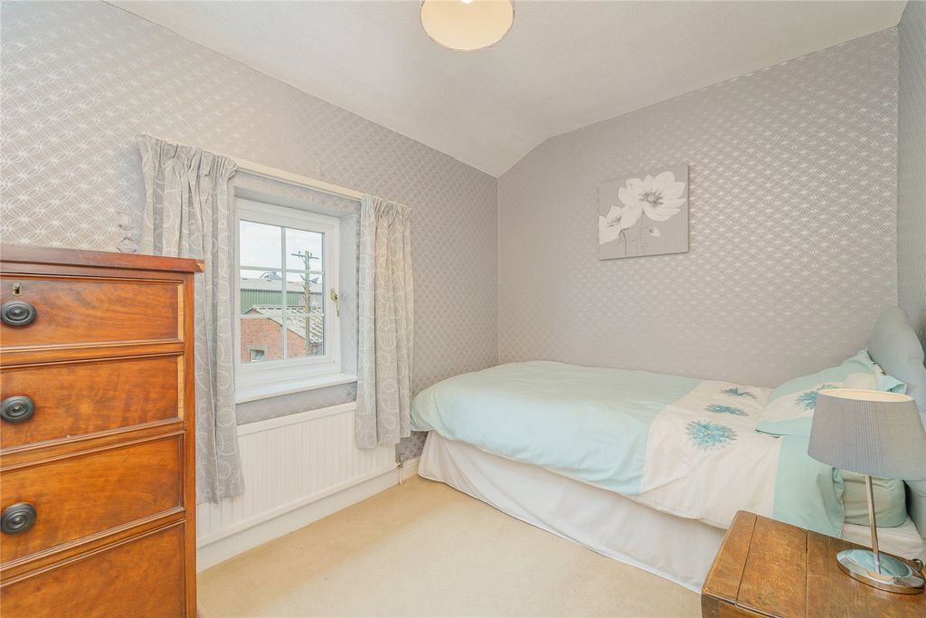 Additional image 11 of 7 bed equestrian for saleBackford, Chester CH2