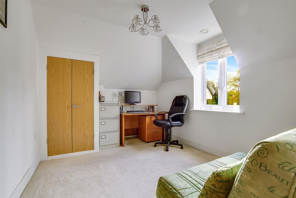 Additional image 9 of 2 bed flat for saleSt. Pauls Cray Road, Chislehurst BR7