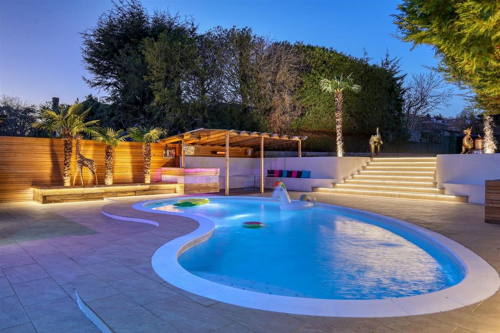 Additional image 43 of 4 bed detached house for saleCourtland Drive, Chigwell IG7