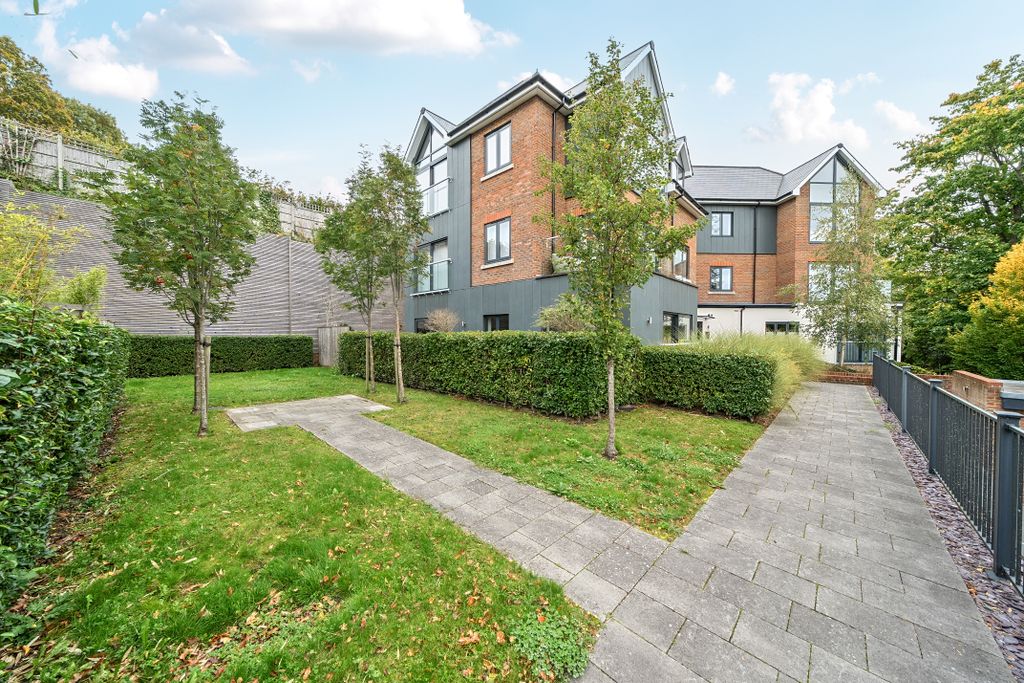Additional image 10 of 2 bed flat for saleChurch Hill, Caterham CR3