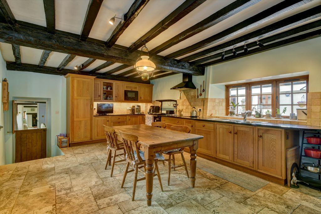 4 bed detached house for saleChulmleigh, Devon EX18 photo 4