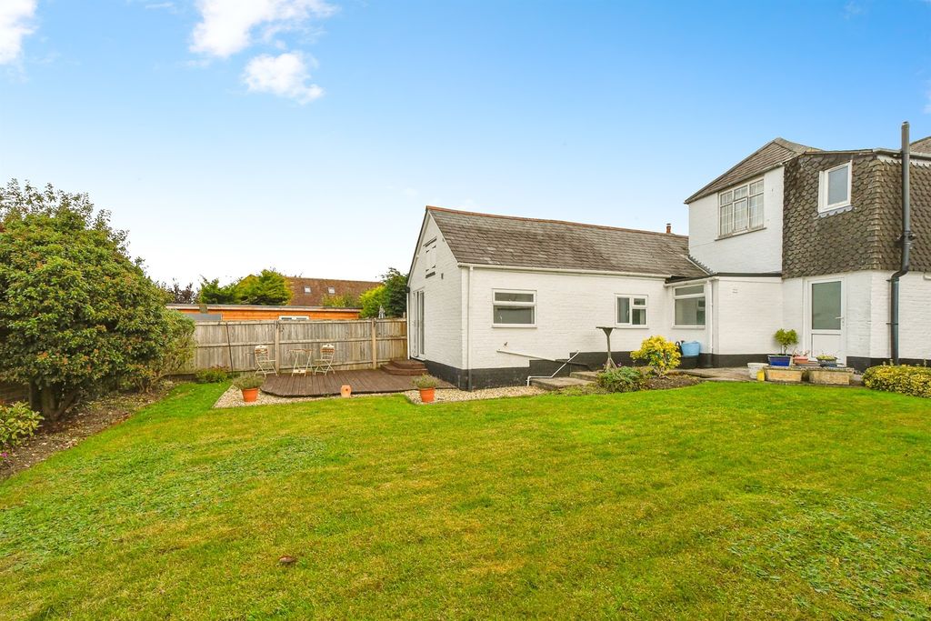 Additional image 12 of 2 bed flat for saleLondon Road, Marlborough SN8