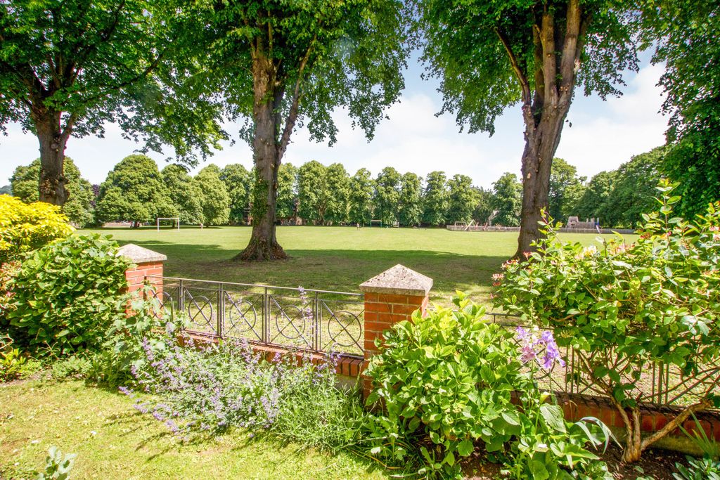 Additional image 14 of 1 bed flat for saleThe Cloisters, South Street, Wells, Somerset BA5