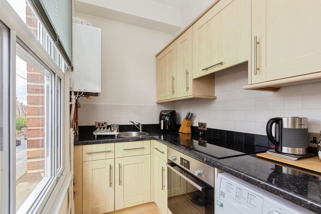 Additional image 7 of 1 bed flat for saleEssex Road, Thame, Oxfordshire OX9