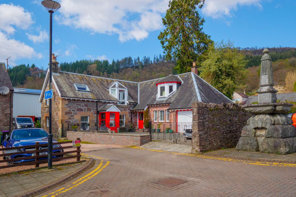 3 bed detached house for saleAncaster Square, Callander FK17