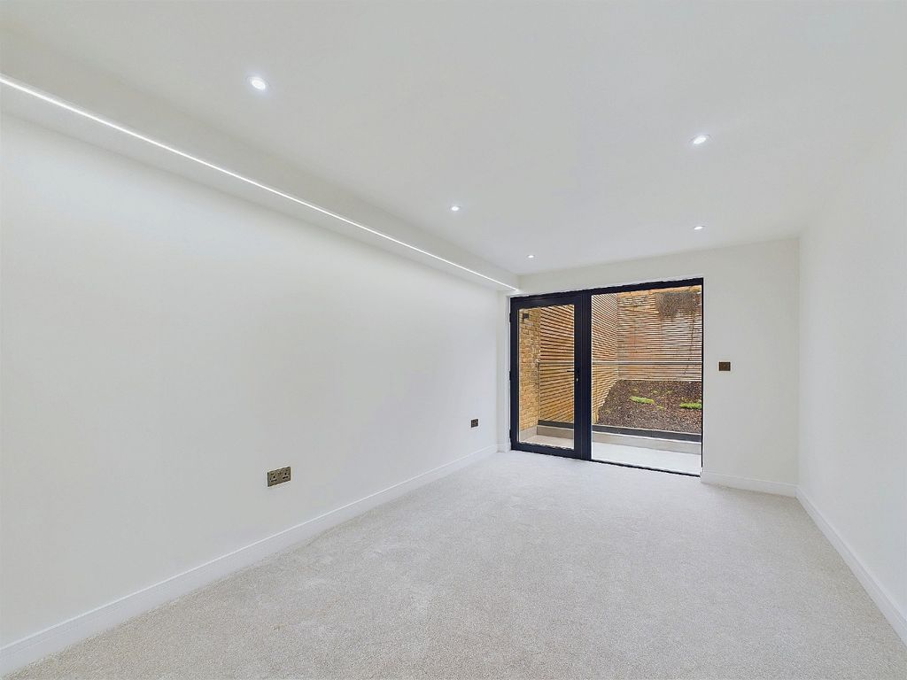 Additional image 10 of 2 bed flat for saleSilver Leaves, Southill Road, Chislehurst, Kent BR7