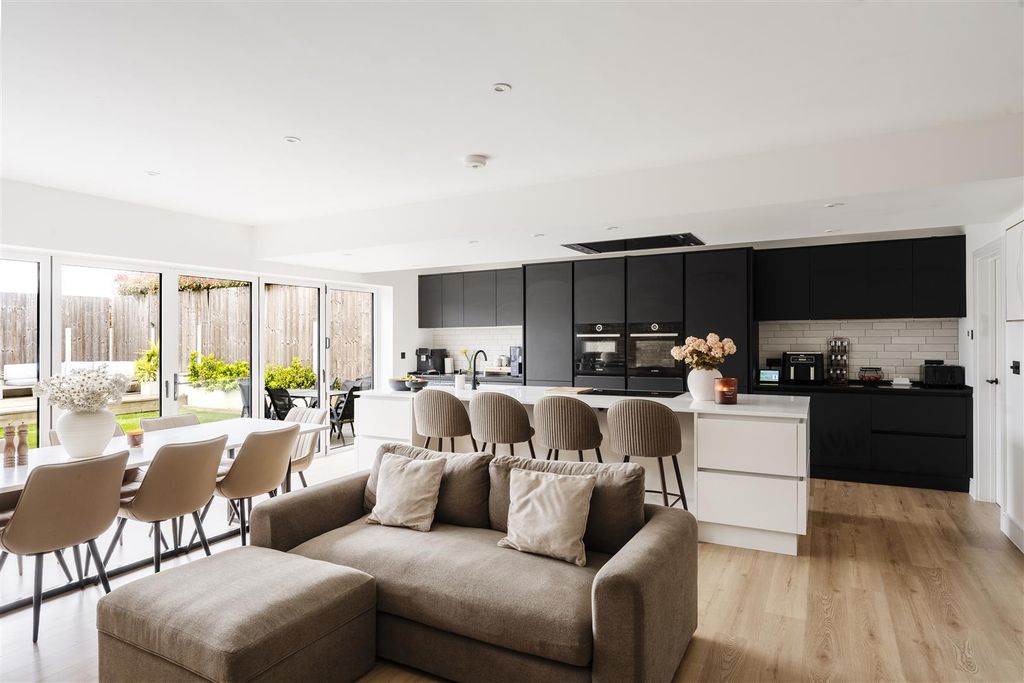 Additional image 6 of 4 bed detached house for saleMelinda Lane, Clacton-On-Sea CO16