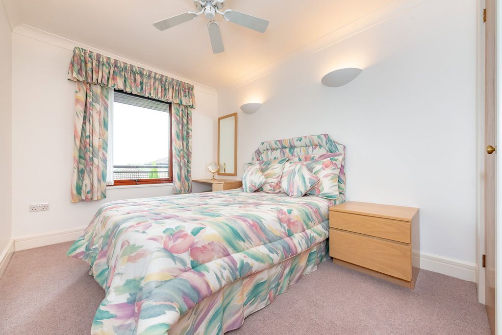Additional image 28 of 5 bed flat for saleSt. Mary's Mount, Caterham CR3