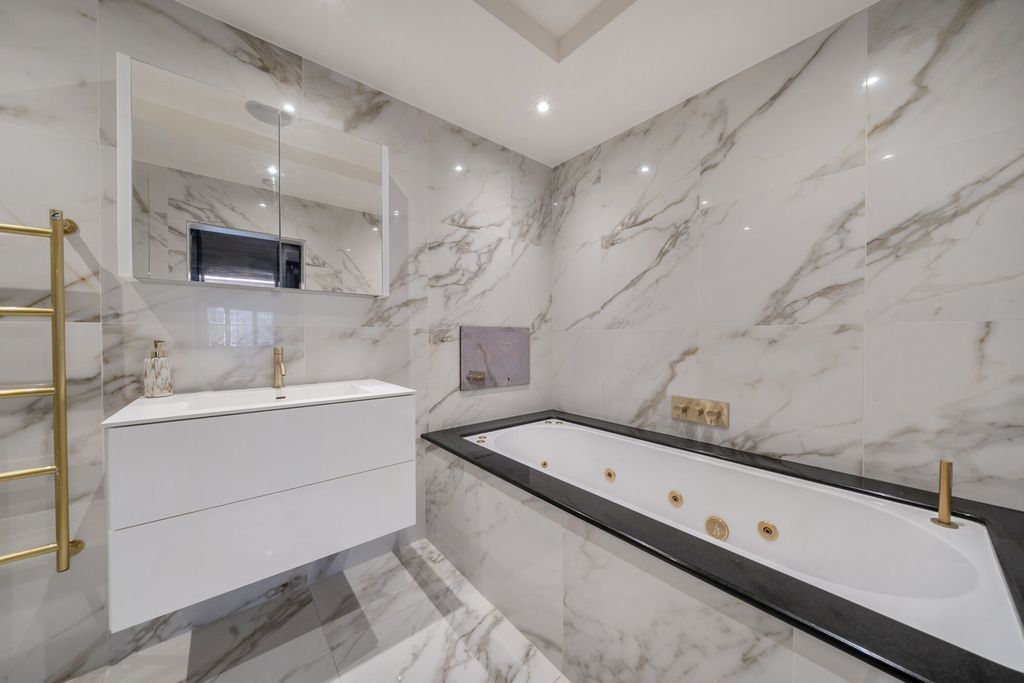 Additional image 13 of 7 bed detached house for saleHeathley End, Chislehurst BR7