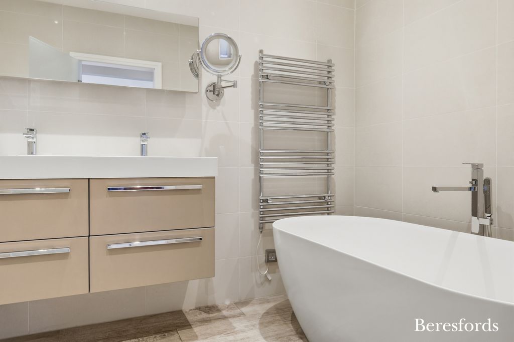 Additional image 13 of 3 bed flat for saleNew London Road, Chelmsford CM2