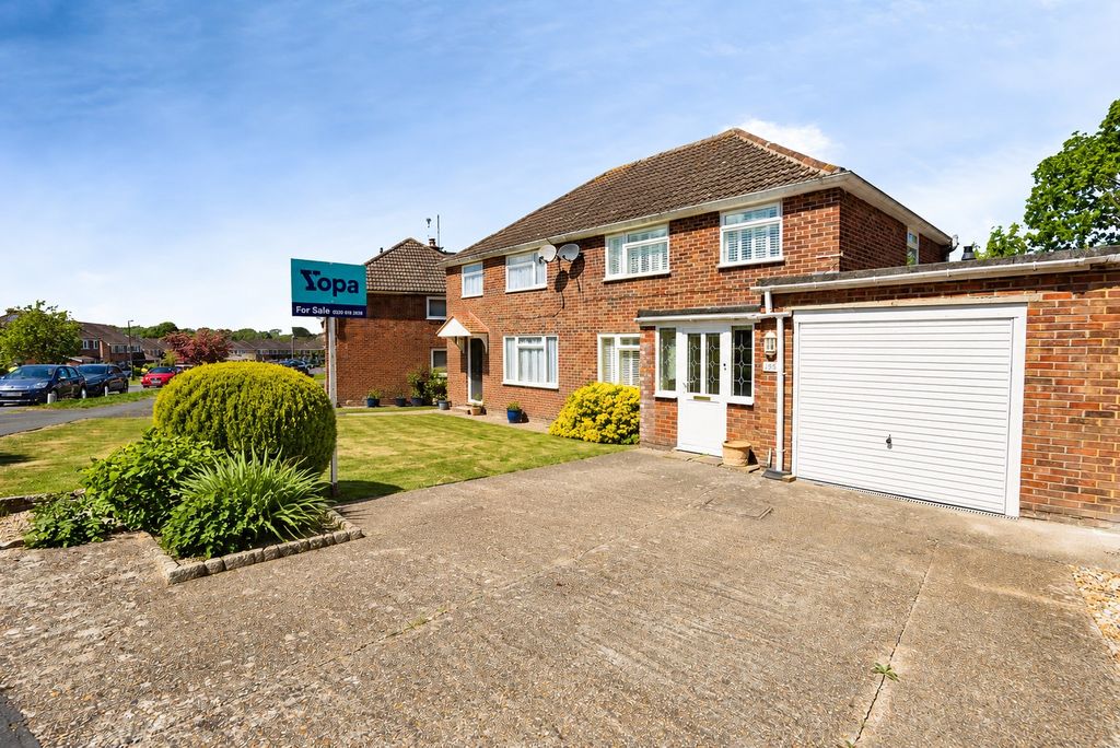 3 bed semi-detached house for saleChanctonbury Road, Burgess Hill RH15