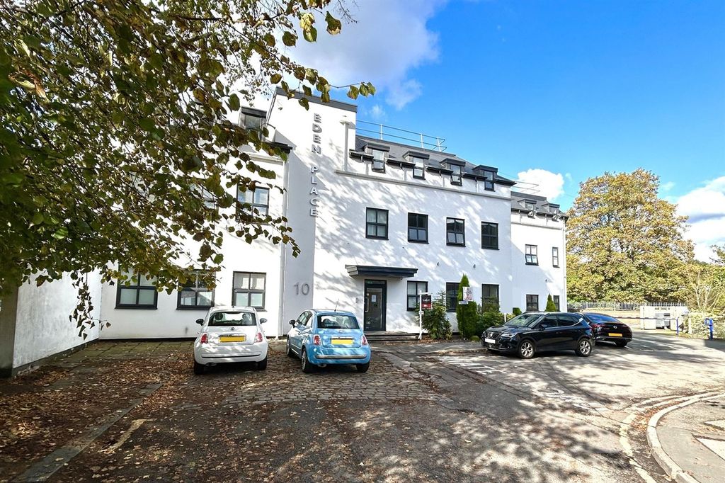 2 bed flat for saleEden Place, Cheadle SK8