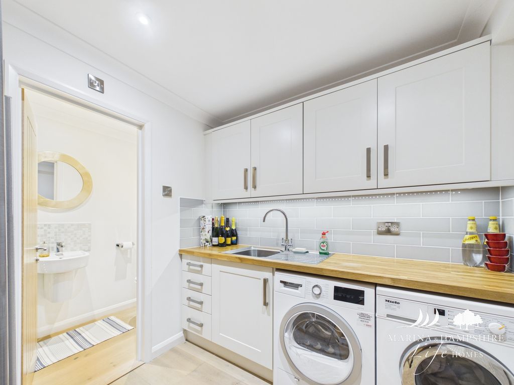 Additional image 10 of 4 bed detached house for saleDunstan Close, Chichester PO19