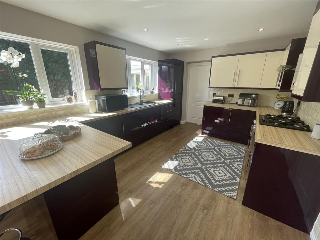 Additional image 11 of 6 bed detached house for saleLindisfarne Close, Chester Le Street DH2
