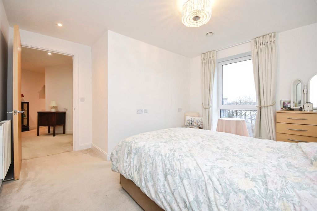 Additional image 7 of 2 bed flat for salePrinces Road, Chelmsford CM2