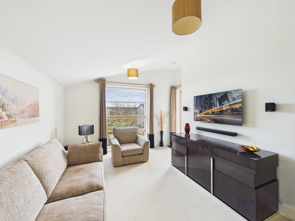2 bed flat for salePretoria Road, Chertsey, Surrey KT16
