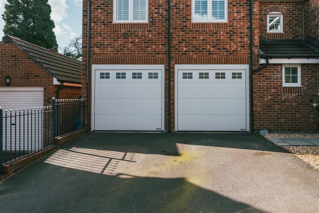 Additional image 35 of 5 bed property for saleOld Pheasant Court, Chesterfield S40