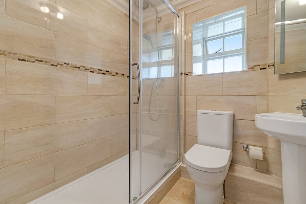 Additional image 7 of 2 bed flat for saleLondon Road, Cirencester, Gloucestershire GL7