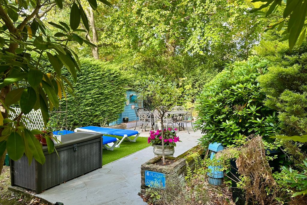Additional image 19 of 2 bed flat for salePortesbery Road, Camberley GU15