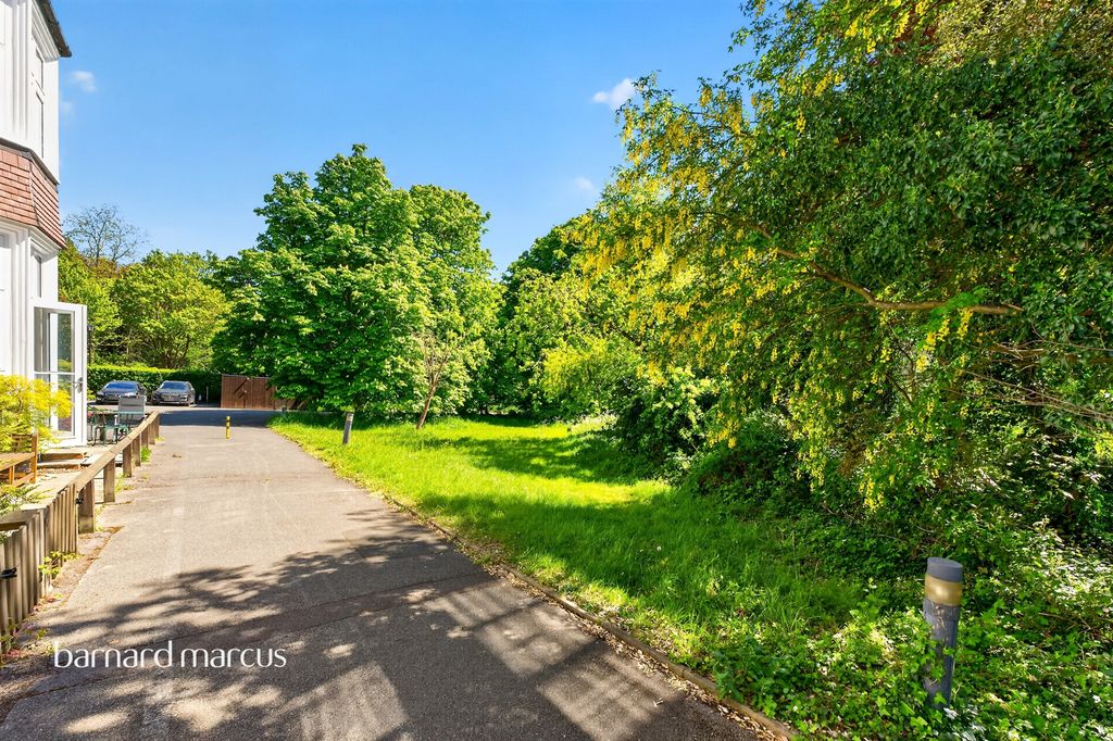 Additional image 10 of 2 bed flat for saleHoneywood Walk, Carshalton SM5