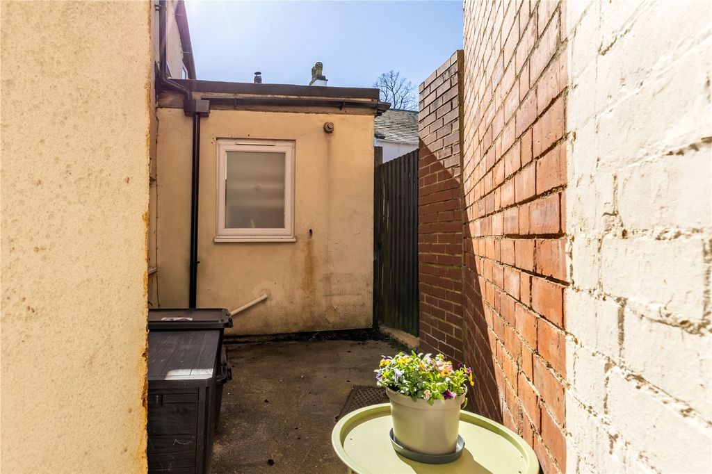 Additional image 11 of 2 bed flat for saleCheltenham Road, Cirencester, Gloucestershire GL7