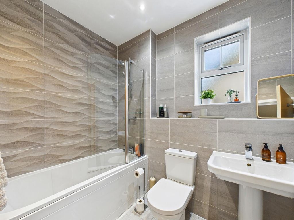 Additional image 6 of 4 bed property for saleHaydock Avenue, Castleford WF10