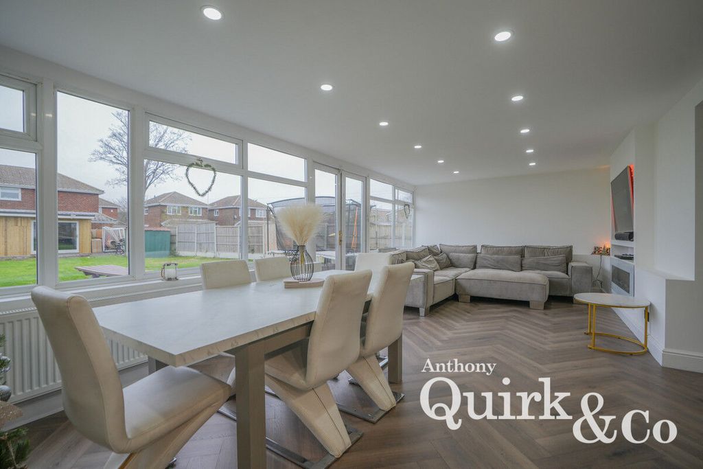 Additional image 6 of 4 bed detached bungalow for saleThe Parkway, Canvey Island SS8