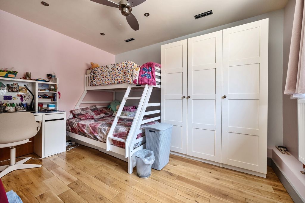 Additional image 10 of 5 bed flat for saleHigh Street, Chatham ME4