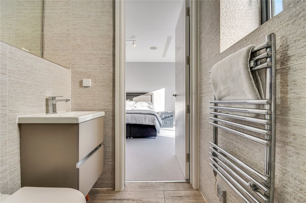 Additional image 10 of 3 bed flat for saleNew London Road, Chelmsford, Essex CM2