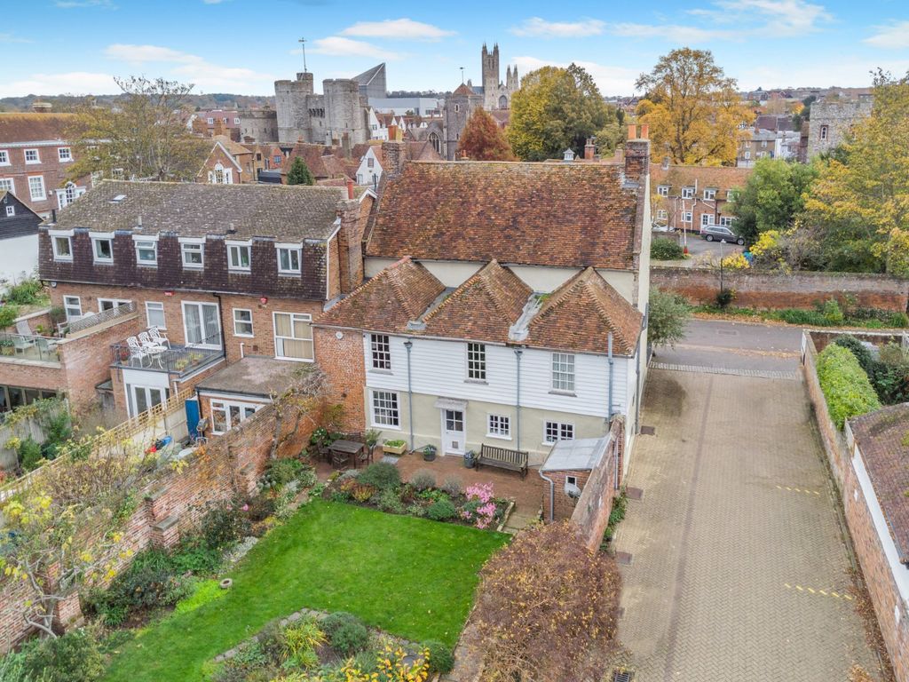 6 bed detached house for saleLinden Grove, Canterbury, Kent CT2