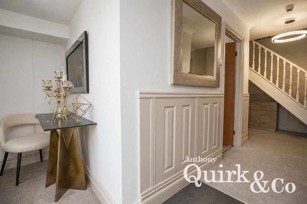 Additional image 4 of 4 bed detached house for salePrince William Avenue, Canvey Island SS8