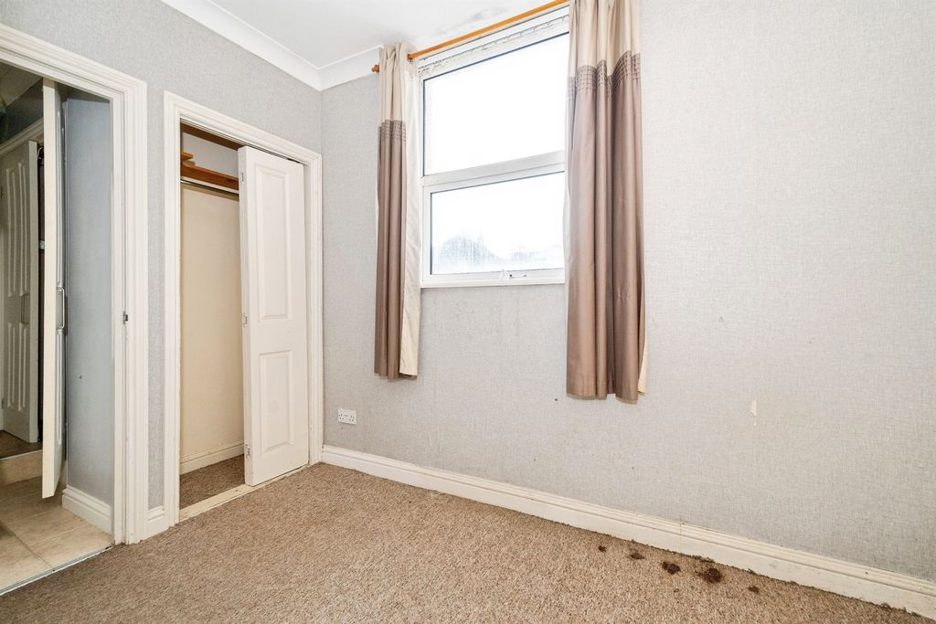 Additional image 2 of 1 bed flat for saleFore Street, Callington PL17