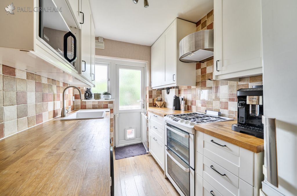 Additional image 5 of 3 bed flat for saleLavender Close, Carshalton SM5