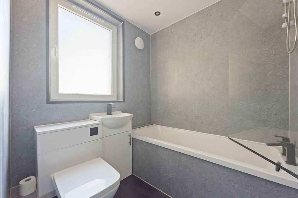 Additional image 4 of 2 bed flat for saleNicol Street, Kirkcaldy KY1