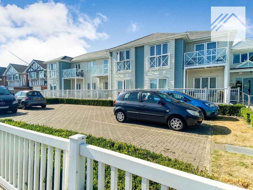 2 bed flat for saleFlat, Hamilton Court, Long Road, Canvey Island SS8