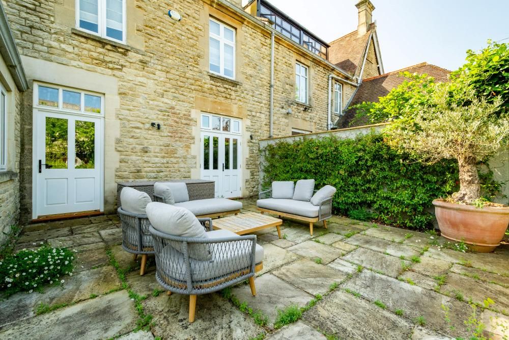 Additional image 5 of 6 bed semi-detached house for saleThe Avenue, Cirencester, Gloucestershire GL7