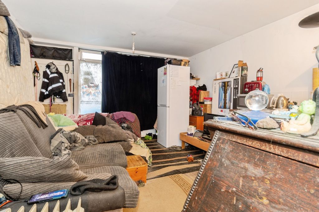 Additional image 7 of 2 bed flat for saleCommercial Street, Gunnislake PL18