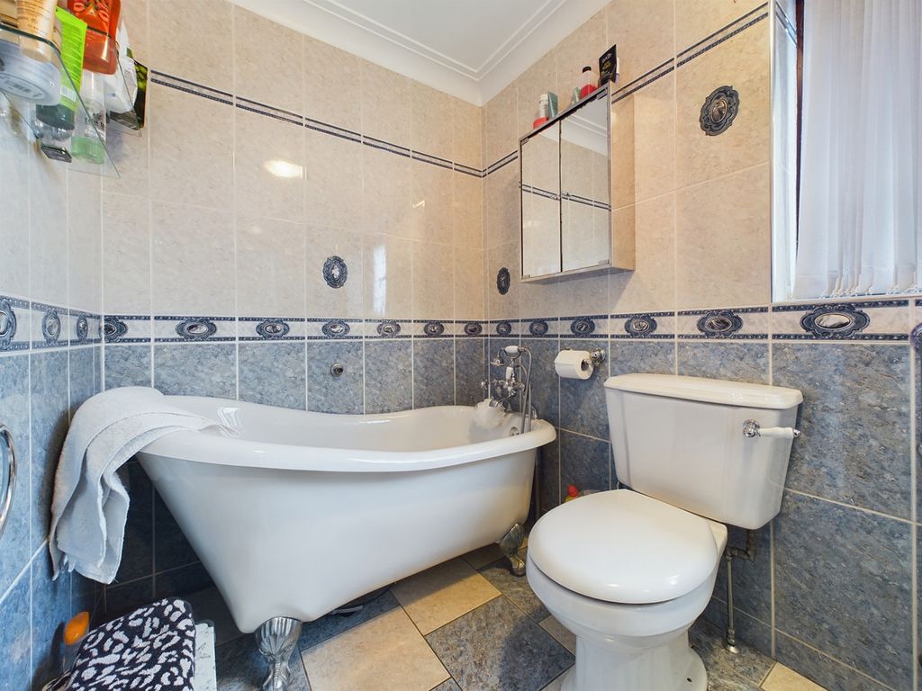 Additional image 17 of 4 bed detached house for saleMay Avenue, Canvey Island SS8