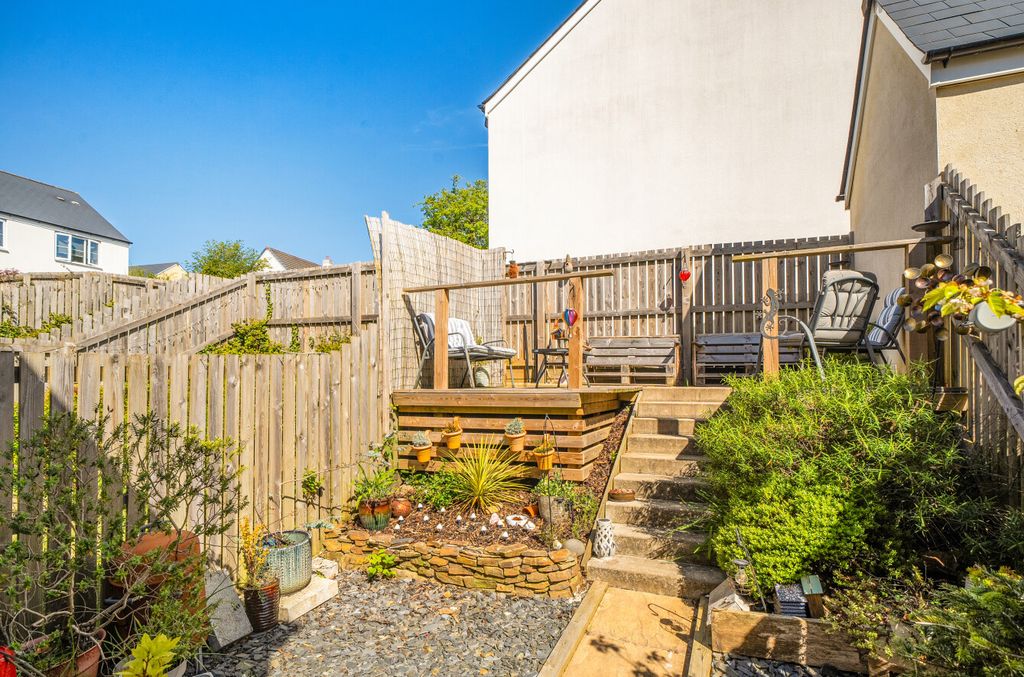 2 bed semi-detached house for saleNuthatch Close, St. Anns Chapel, Gunnislake, Cornwall PL18 photo 3