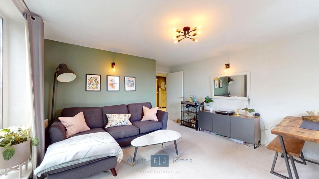 Additional image 12 of 2 bed flat for saleStag Lane, Buckhurst Hill IG9
