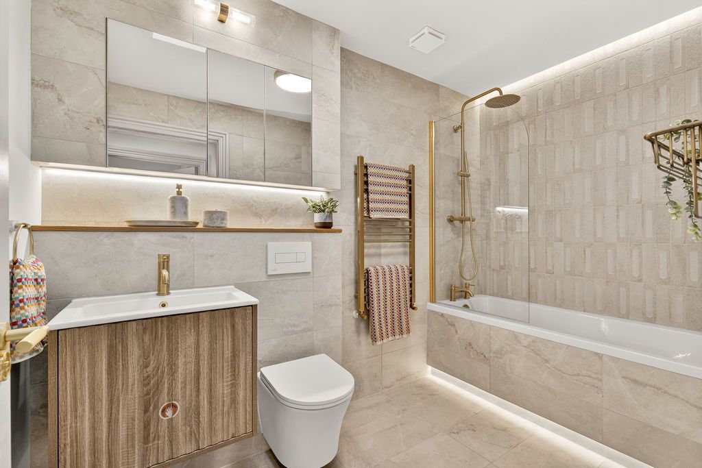 Additional image 7 of 2 bed flat for saleGuildford Street, Chertsey KT16